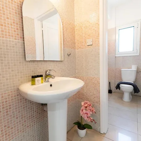 Wealthystays - Olympias 2br Flat Centre