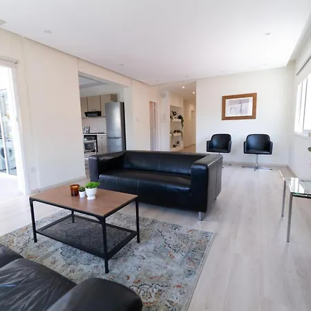 Wealthystays - Olympias 2br Flat Centre 아파트 *
