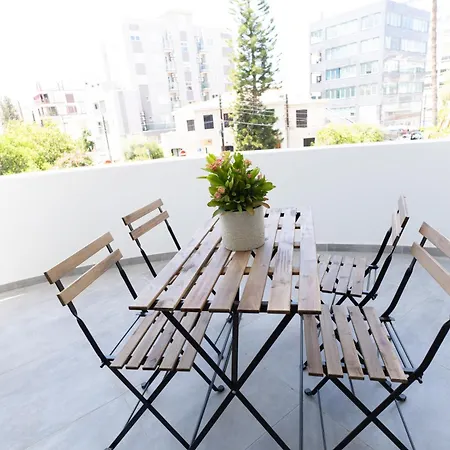 Wealthystays - Olympias 2br Flat Centre Nikosia