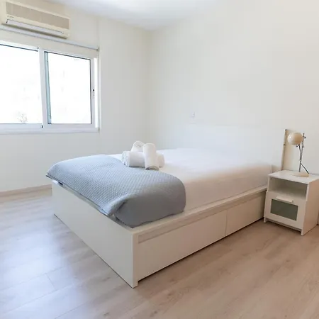 Wealthystays - Olympias 2br Flat Centre Appartamento