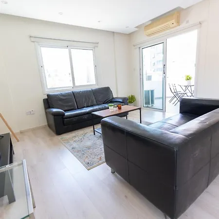Daire Wealthystays - Olympias 2br Flat Centre